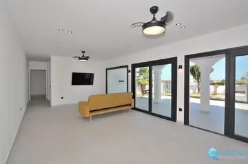 5 bedroom House for Sale in El Coto-25850