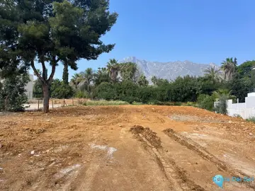 1165m2 Plot for Sale in The Golden Mile