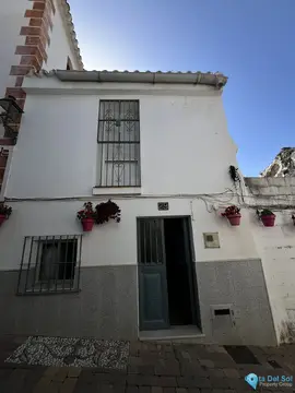 8 bedroom House for Sale in Estepona