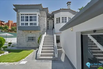3 bedroom House for Sale in Estepona
