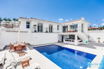4 bedroom House for Sale in Estepona