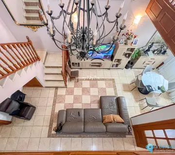 5 bedroom House for Sale in Estepona