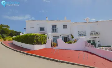 4 bedroom House for Sale in Altos de los Monteros