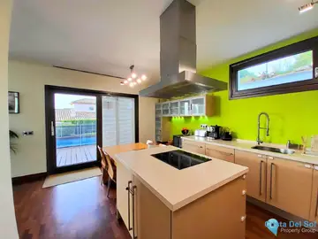 4 bedroom House for Sale in Torreguadiaro-27064