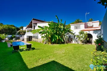 4 bedroom House for Sale in Torrenueva