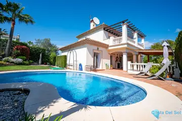 3 bedroom House for Sale in Coín