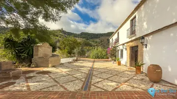 8 bedroom House for Sale in Montes de Málaga-27376