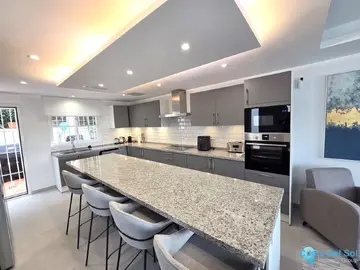 4 bedroom House for Sale in Artola