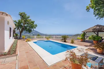 6 bedroom House for Sale in Coín