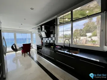 5 bedroom House for Sale in El Chaparral-28180