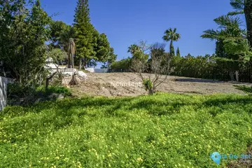 1356m2 Plot for Sale in Nueva Andalucía-28662