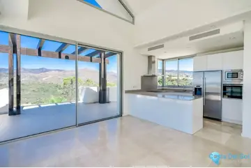 4 bedroom Apartment for Sale in Benahavís