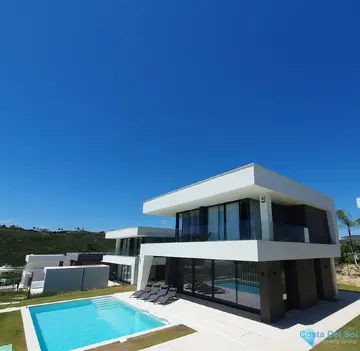 4 bedroom House for Sale in La Duquesa