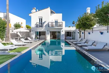 5 bedroom House for Sale in Estepona
