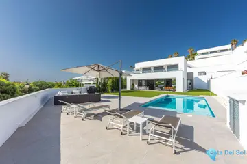 4 bedroom House for Sale in La Duquesa
