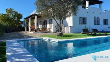 4 bedroom House for Sale in Estepona