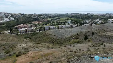 2400m2 Plot for Sale in Benahavís