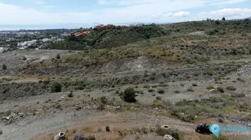 2400m2 Plot for Sale in Benahavís-30210