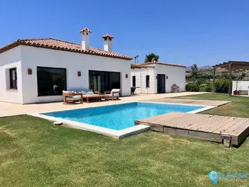 3 bedroom House for Sale in New Golden Mile