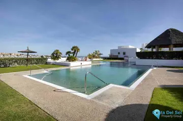 3 bedroom Apartment for Sale in New Golden Mile