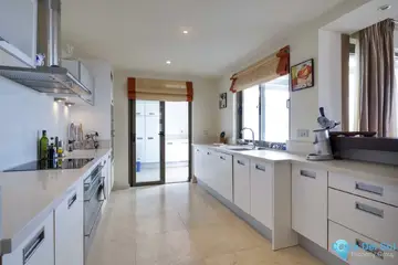 3 bedroom Apartment for Sale in New Golden Mile-30914