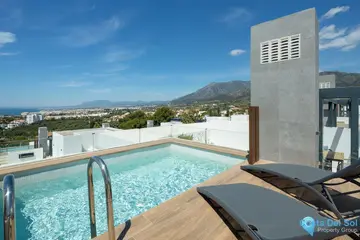 4 - 6 bedroom House for Sale in Marbella-31077