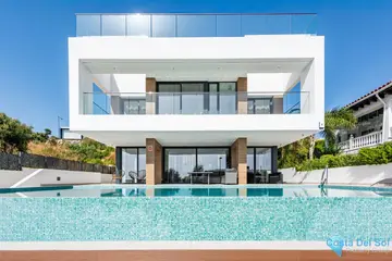3 bedroom House for Sale in Estepona