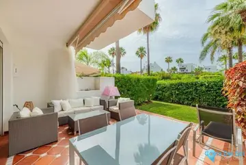 4 bedroom House for Sale in Costalita