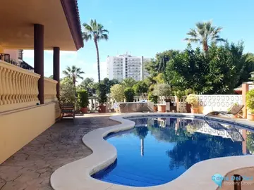 5 bedroom House for Sale in Nueva Andalucía