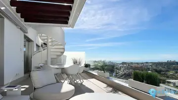 2 bedroom Apartment for Sale in New Golden Mile