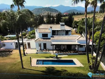 4 bedroom House for Sale in Estepona