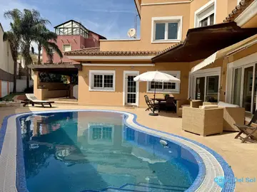 6 bedroom House for Sale in Playamar