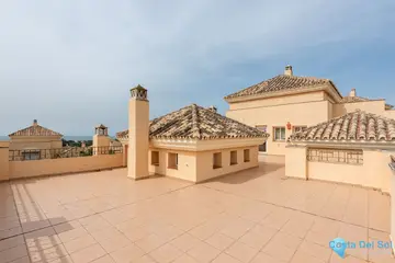 4 bedroom Apartment for Sale in Elviria-32709