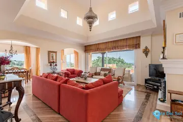 4 bedroom Apartment for Sale in Elviria-32701