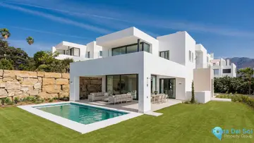 3 bedroom House for Sale in Estepona