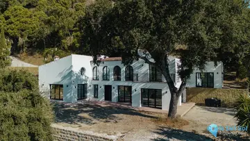 5 bedroom House for Sale in Casares