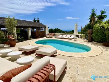 4 bedroom House for Sale in El Padron