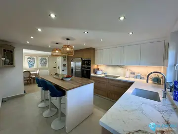 6 bedroom House for Sale in Estepona-33880