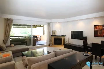 4 bedroom House for Sale in The Golden Mile-33960