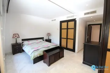 4 bedroom House for Sale in The Golden Mile-33965
