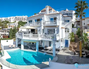 5 bedroom House for Sale in Riviera del Sol