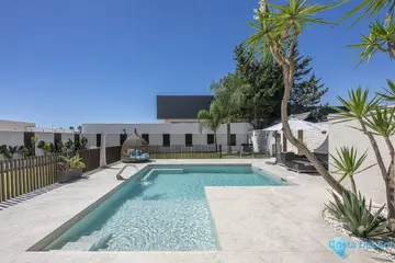 3 bedroom House for Sale in New Golden Mile