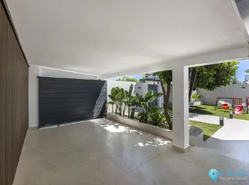 3 bedroom House for Sale in New Golden Mile-34500