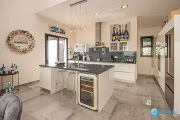 4 bedroom House for Sale in La Mairena-34519