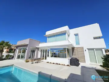 5 bedroom House for Sale in Riviera del Sol