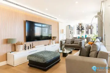 4 bedroom Apartment for Sale in Málaga Centro-34638