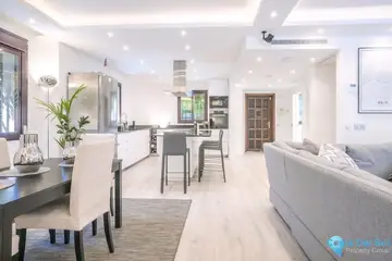 4 bedroom House for Sale in The Golden Mile