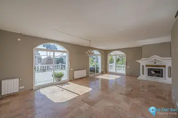 4 bedroom House for Sale in El Paraiso-34801