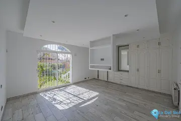 4 bedroom House for Sale in El Paraiso-34810
