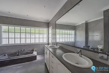 4 bedroom House for Sale in El Paraiso-34809